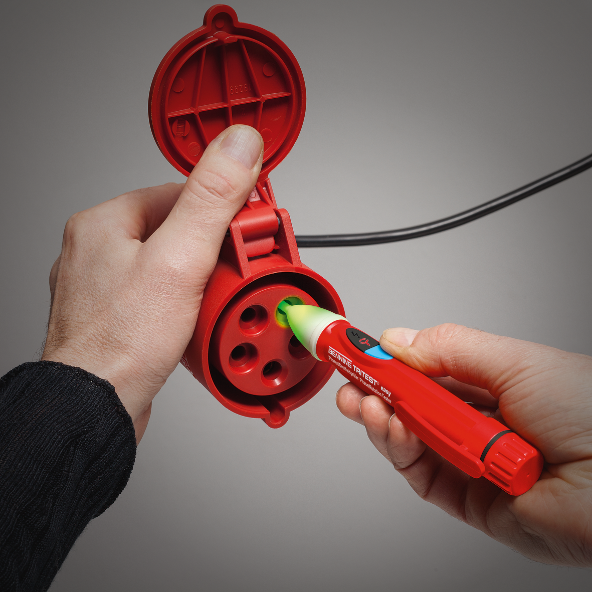 ae929db0-ea32-4c2a-9c19-42230ae93290 BENNING TRITEST- easy Contactloze fase- en draaiveldtester.png